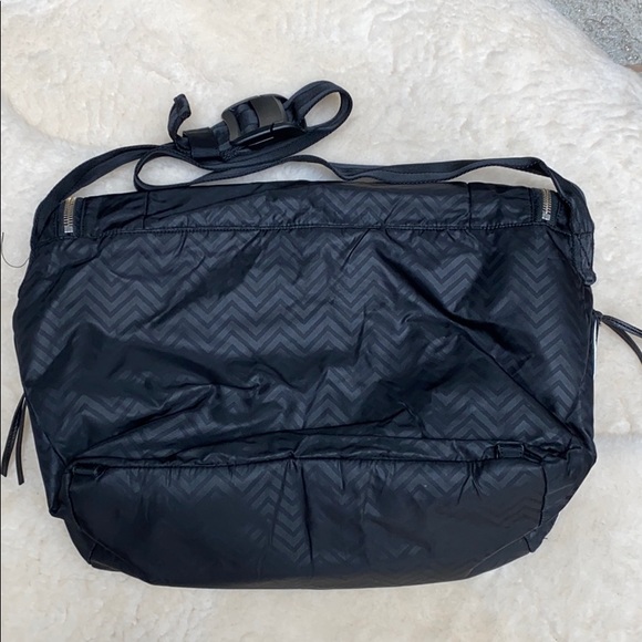 Black Chevron Lululemon Yoga Moto Messenger Bag - Picture 5 of 8